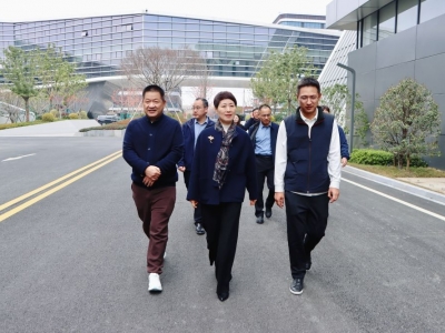 海寧市政協(xié)主席楊琳琳一行蒞臨芯能科技參觀(guān)交流